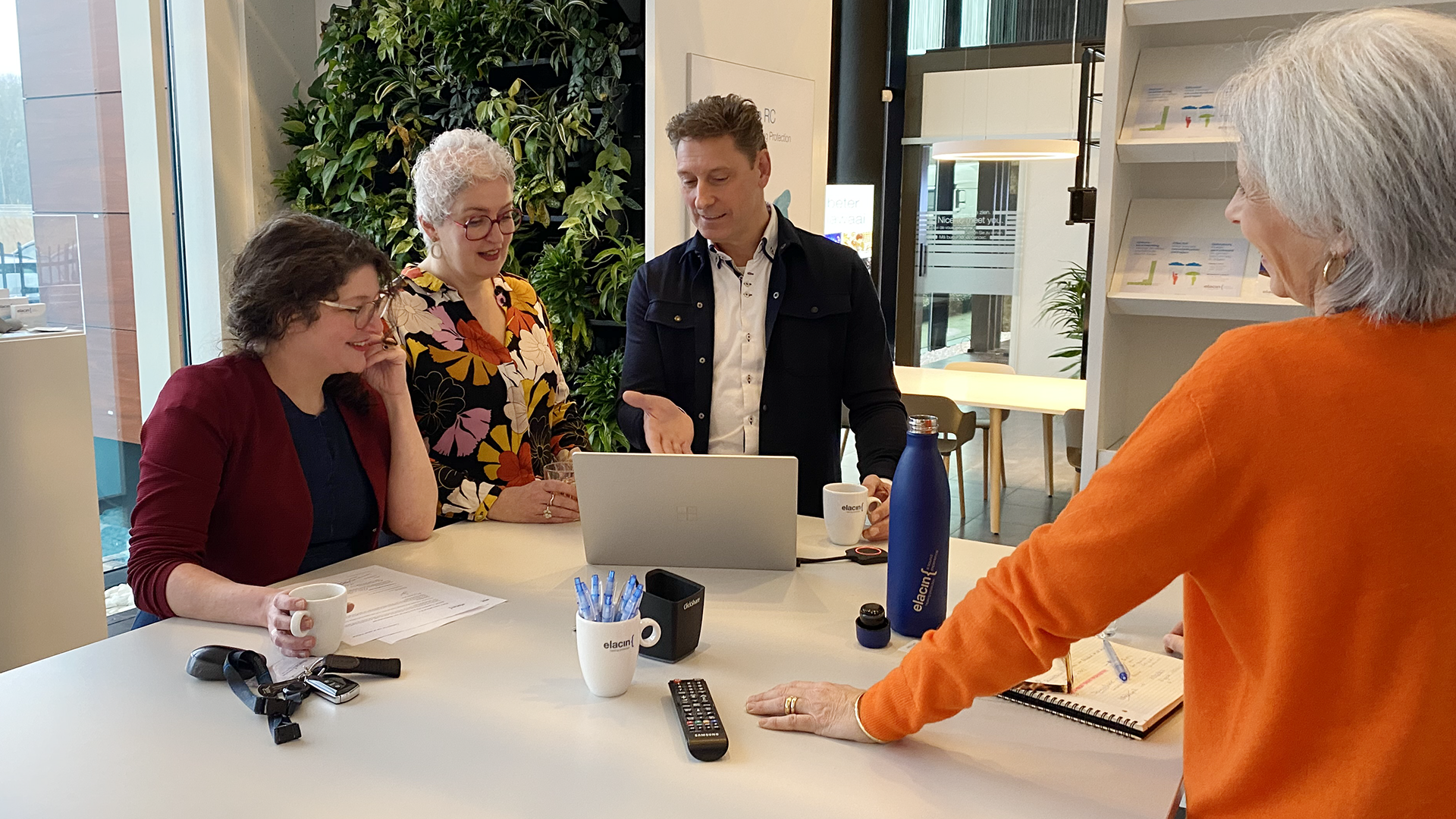 Elacin INT Team Weareelacin 1920X1080