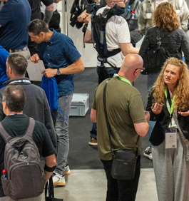 Visitors having a conversation at the Sécurité au carré safety fair.